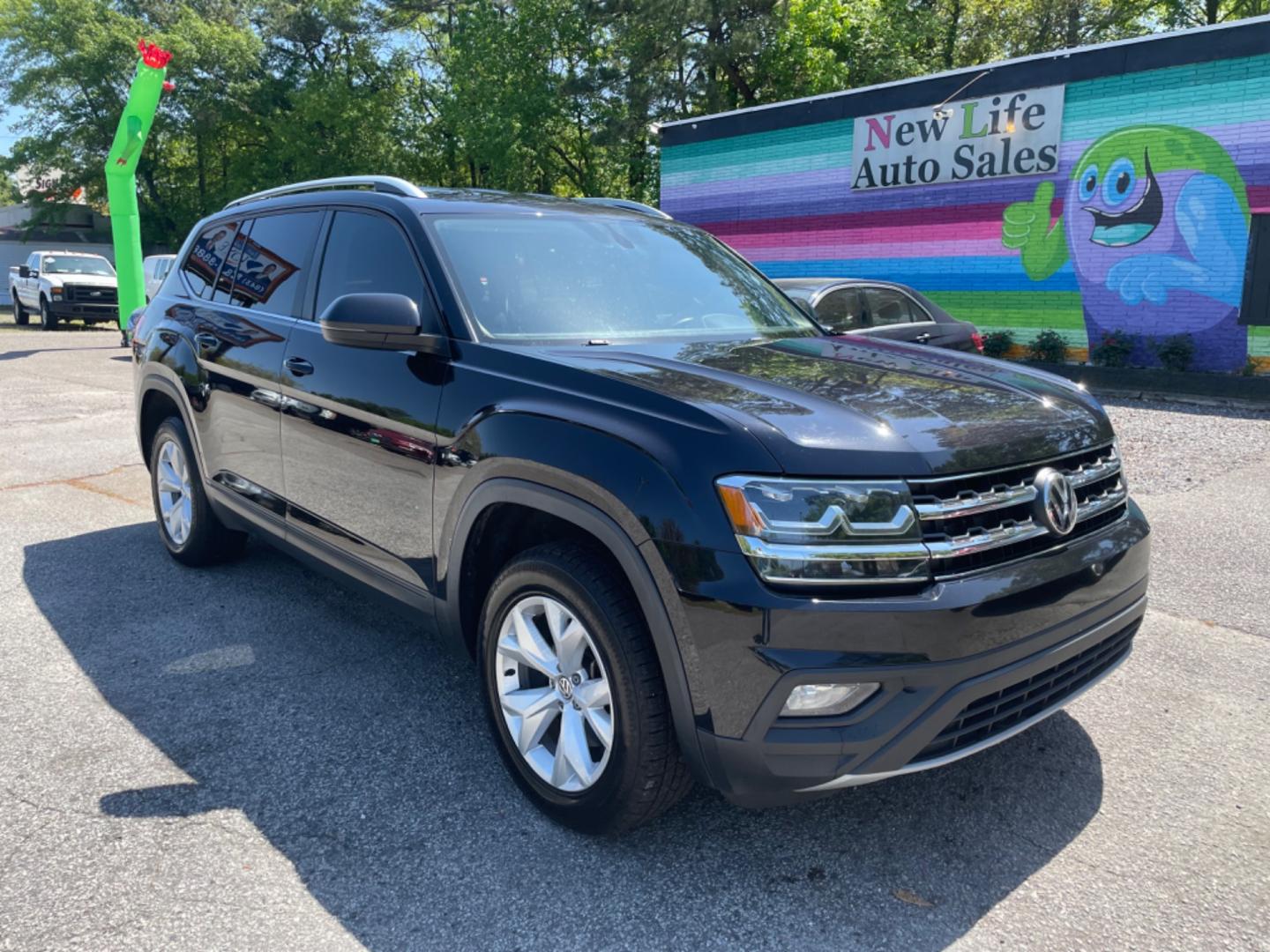 2019 BLACK VOLKSWAGEN ATLAS V6 SE (1V2DR2CA0KC) with an 3.6L engine, Automatic transmission, located at 5103 Dorchester Rd., Charleston, SC, 29418-5607, (843) 767-1122, 36.245171, -115.228050 - Local Trade-in with Gorgeous Leather Interior, Third Row Seating, Backup Camera, AUX/Bluetooth/USB, Dual Climate Control, Power Everything (windows, locks, seats, mirrors), Heated Seats, Rear In-door Sunshades, Push Button Start, Keyless Entry, Alloy Wheels. 121k miles Located at New Life Auto Sale - Photo#0